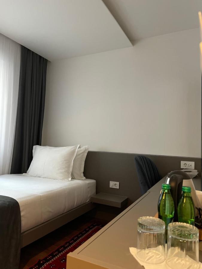 Etnomania Boutique Hotel Приштина Экстерьер фото