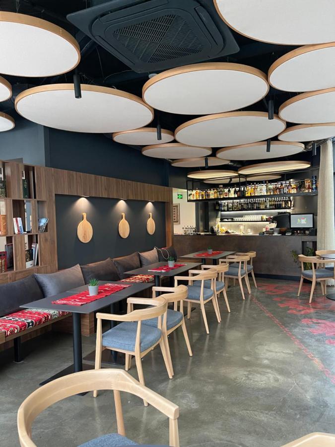 Etnomania Boutique Hotel Приштина Экстерьер фото